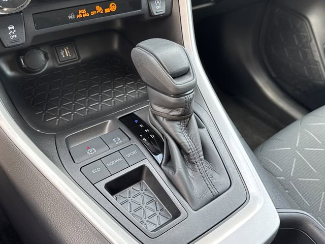 Used 2025 Toyota RAV4 XLE FWD image 15