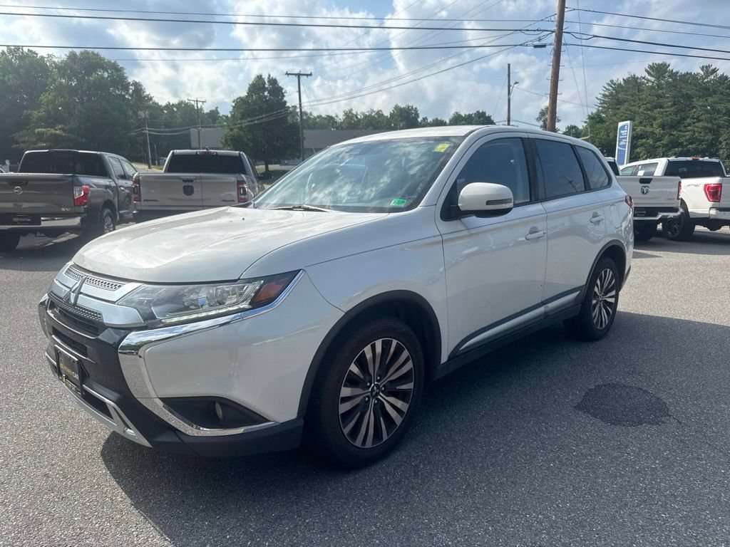 Used 2020 Mitsubishi Outlander SE AWD/4WD image 3
