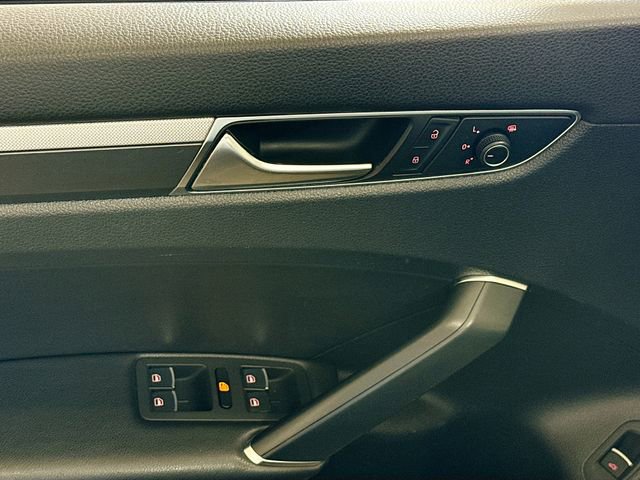 Used 2017 Volkswagen Passat 1.8T R-Line w/ R-Line Lighting Package FWD image 18