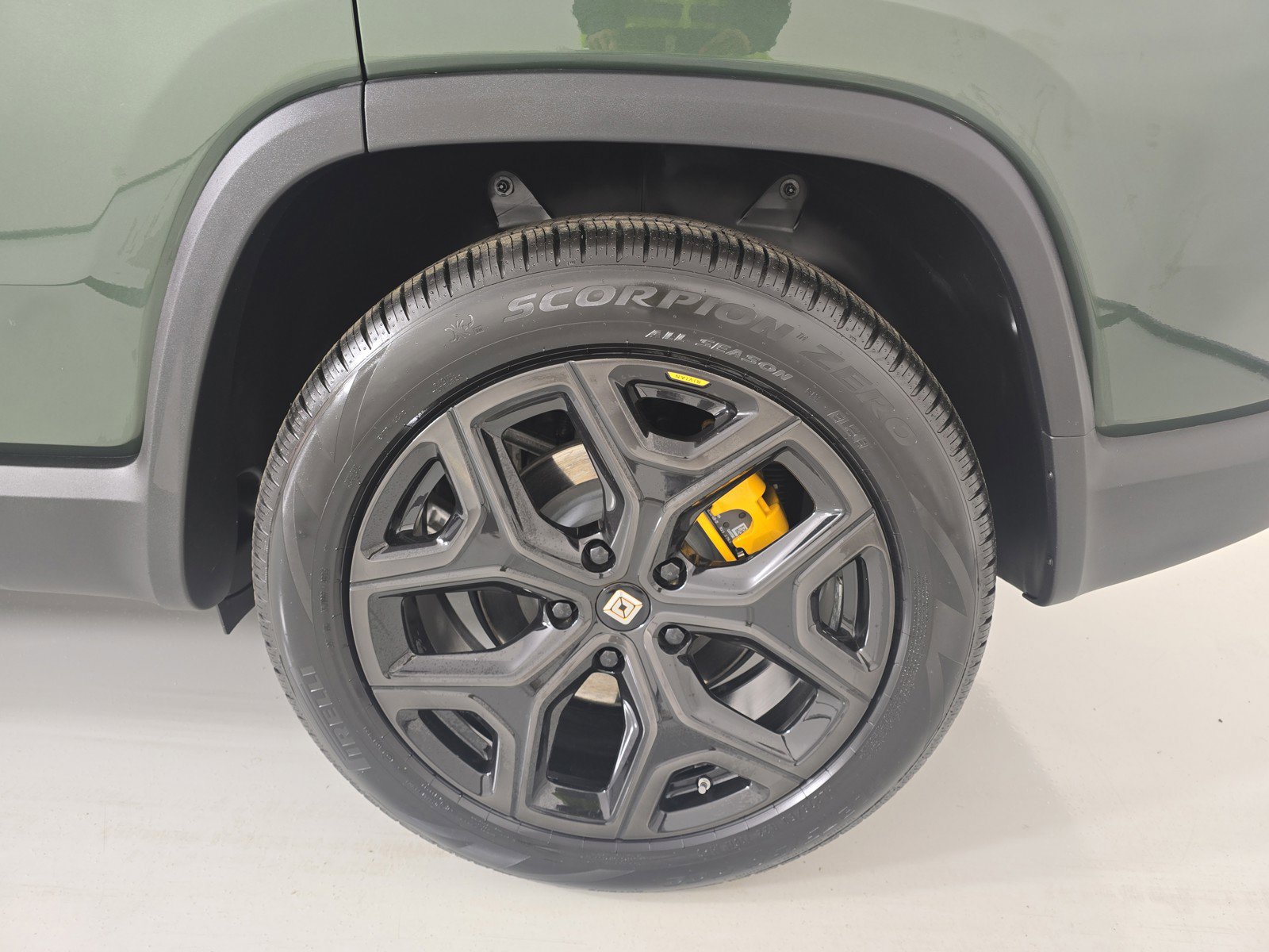 Used 2024 Rivian R1S Adventure AWD/4WD image 10