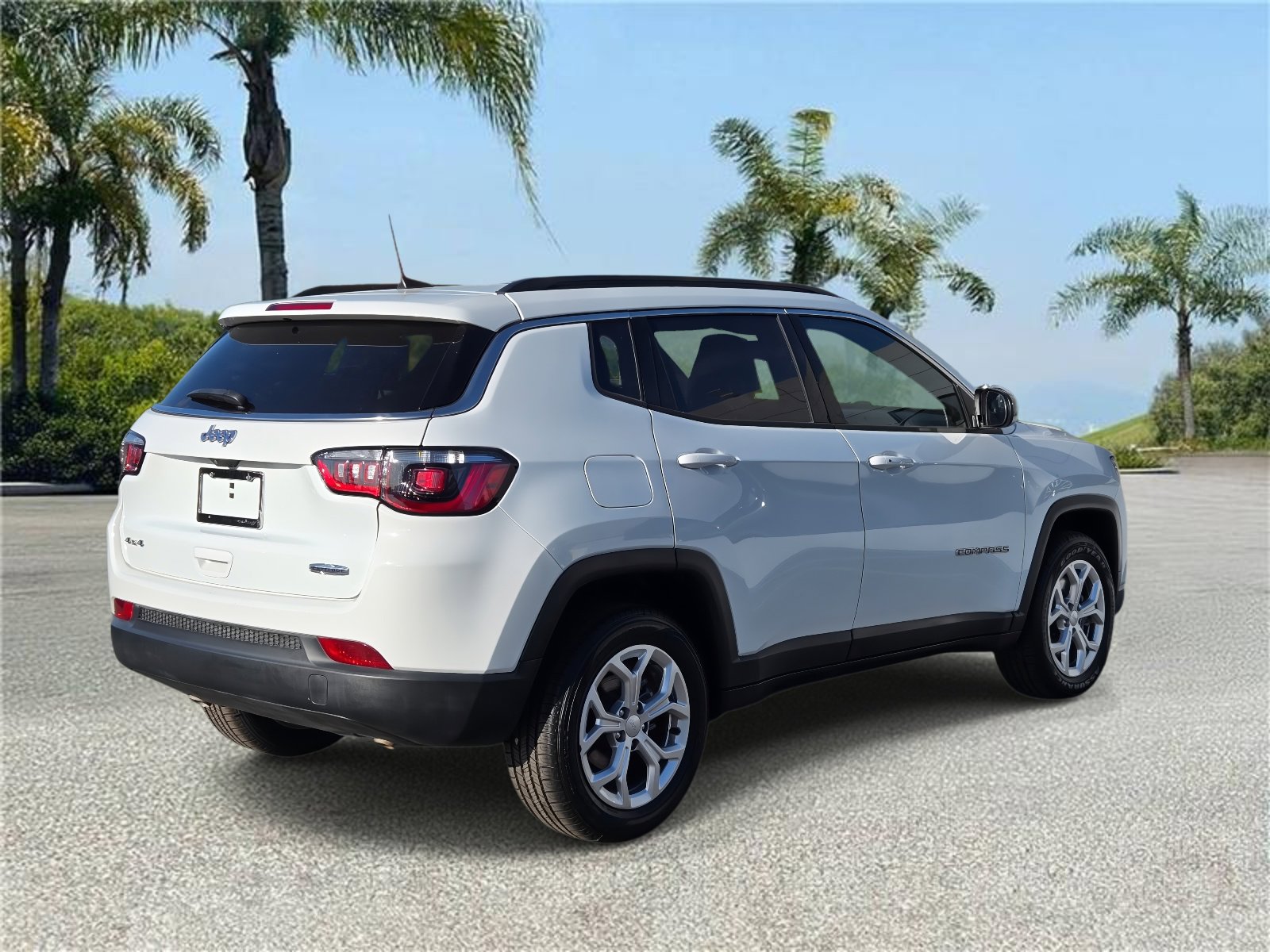Used 2024 Jeep Compass Latitude AWD/4WD image 4