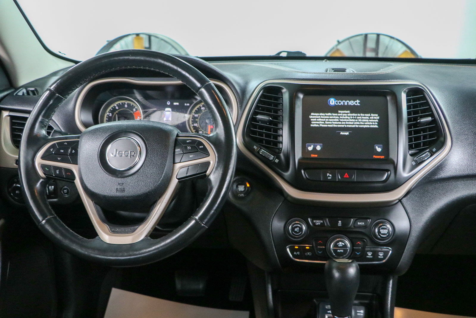 Used 2018 Jeep Cherokee Limited FWD image 17