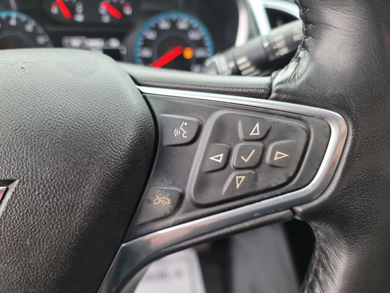 Used 2018 Chevrolet Equinox LT image 16