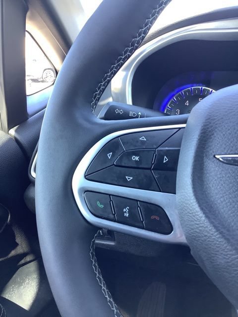 Certified 2025 Chrysler Pacifica Select FWD image 31
