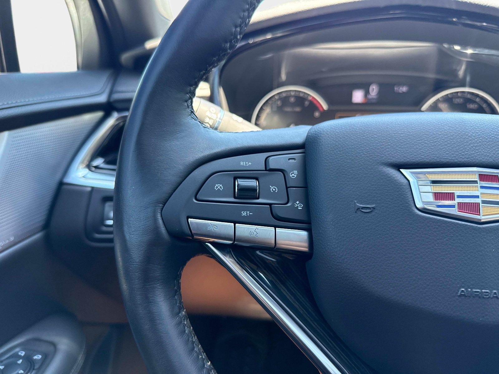 Used 2023 Cadillac XT6 Premium Luxury FWD image 30