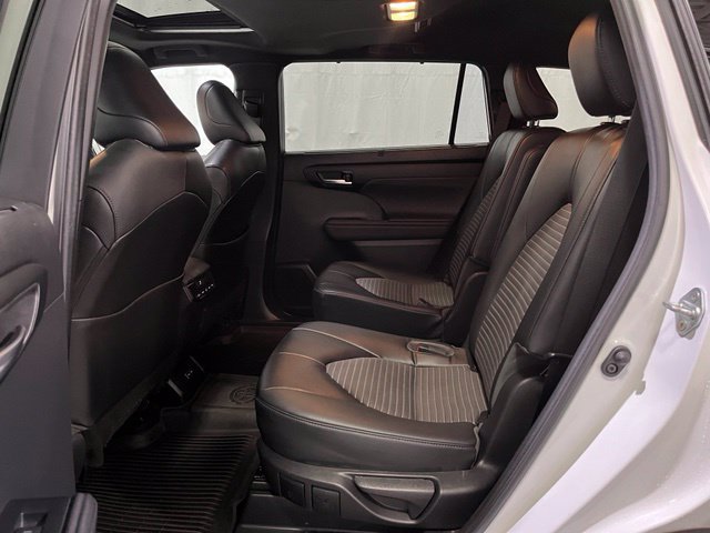 Used 2023 Toyota Highlander XSE AWD/4WD image 12