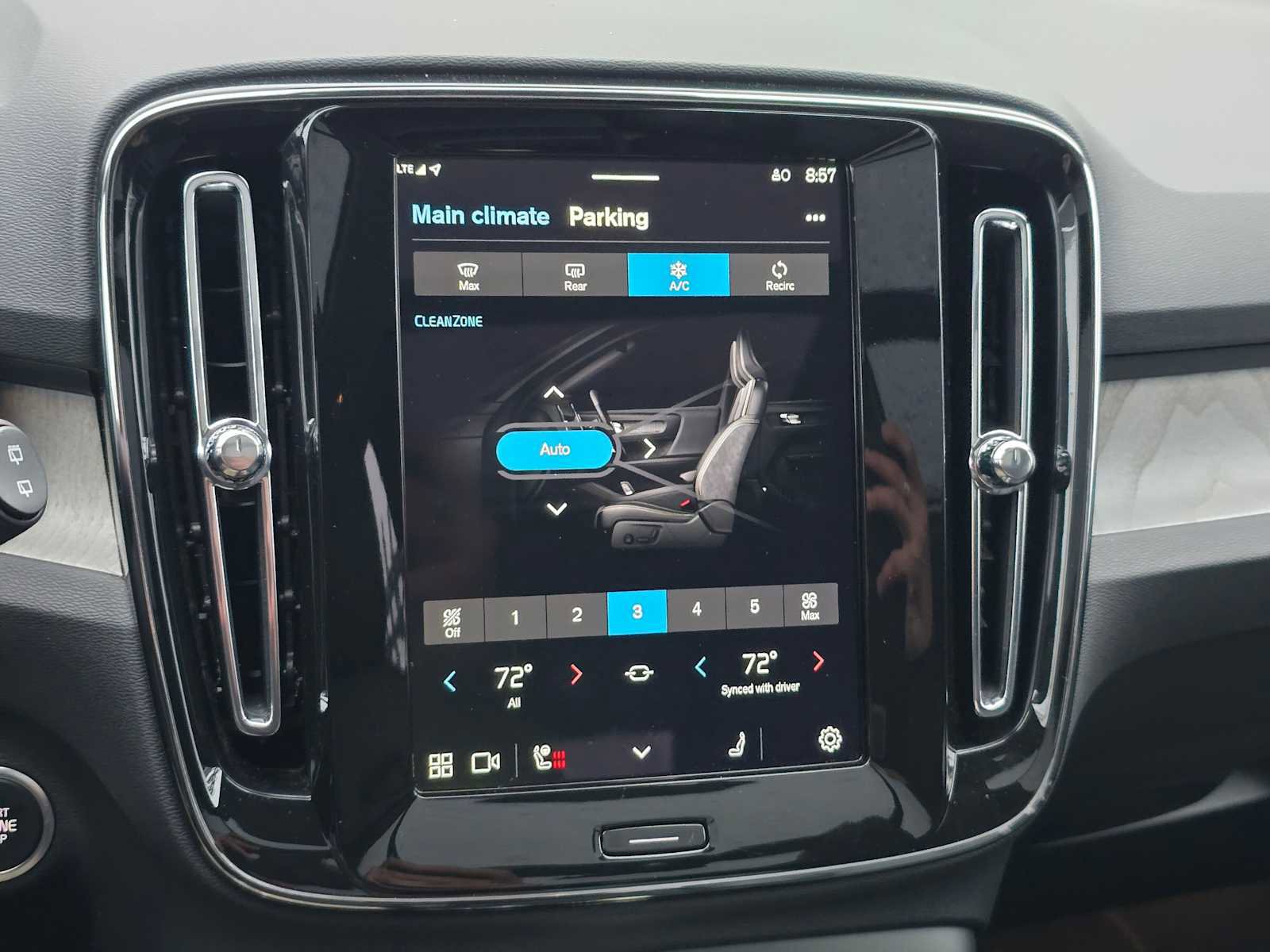 Certified 2025 Volvo XC40 B5 Plus image 25