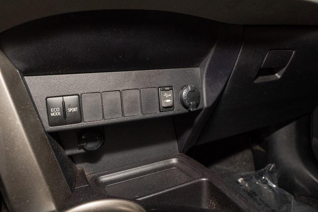 Used 2015 Toyota RAV4 LE image 13