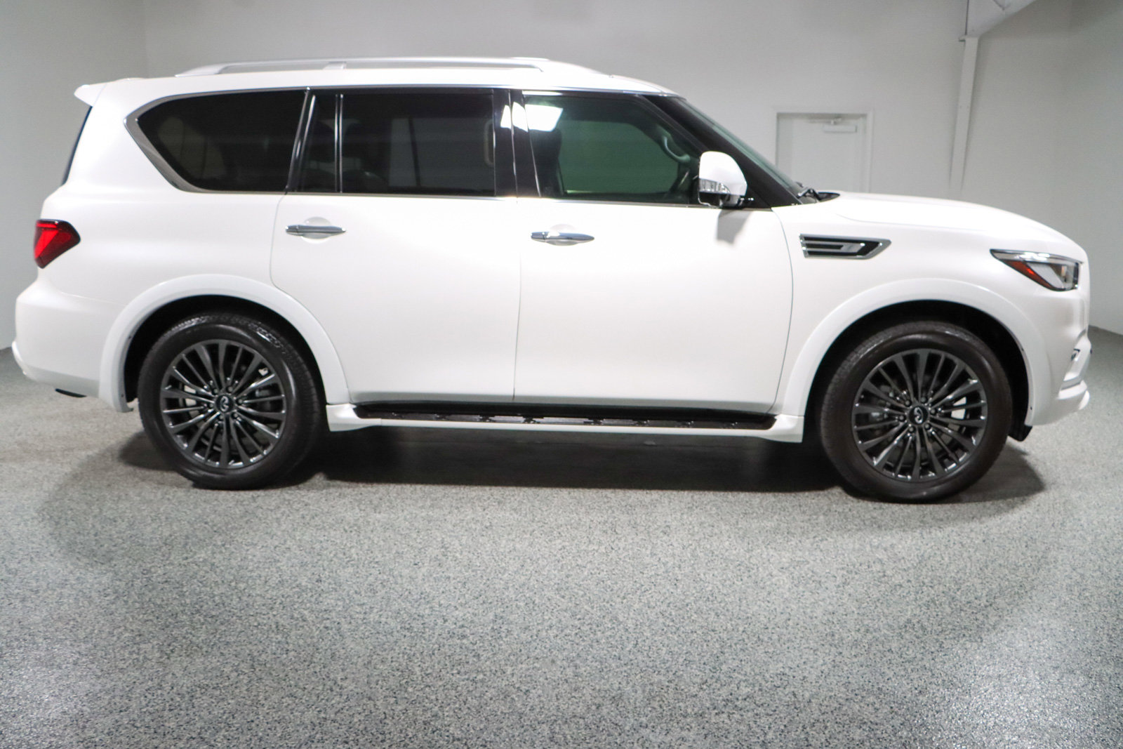 Used 2024 INFINITI QX80 Luxe w/ Cargo Package image 6