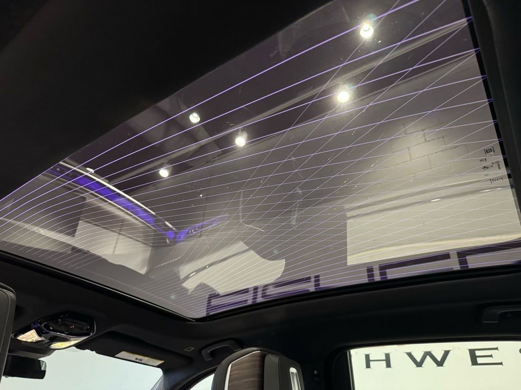 Used 2025 BMW 760i xDrive image 14