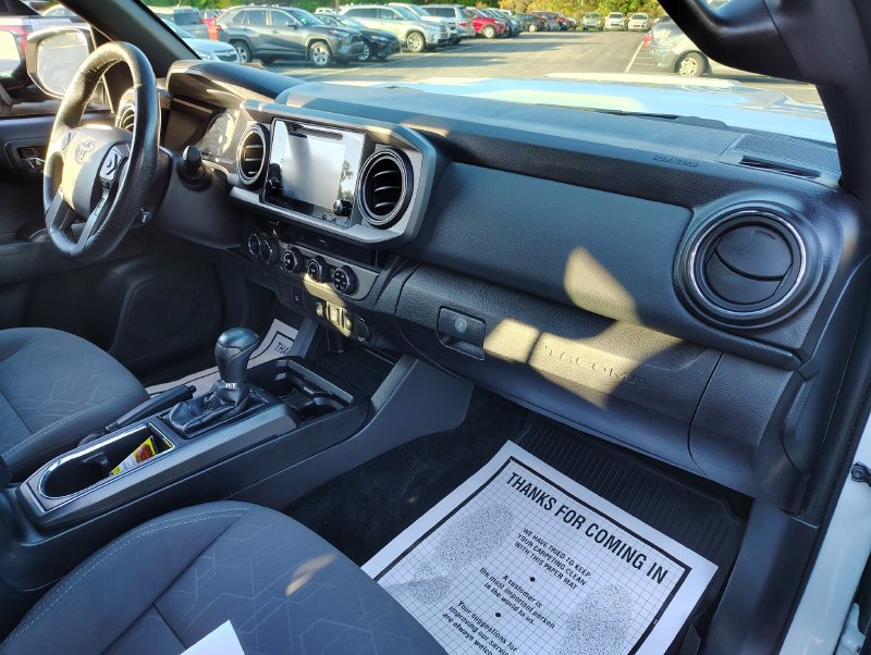 Used 2018 Toyota Tacoma TRD Sport AWD/4WD image 21