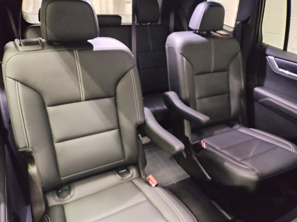 Used 2024 GMC Acadia Elevation w/ Black Edition image 11