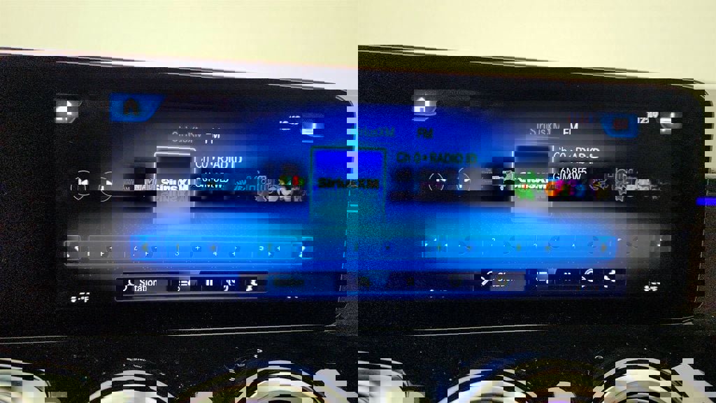 Used 2023 Mercedes-Benz EQB 250+ w/ Exclusive Package image 18