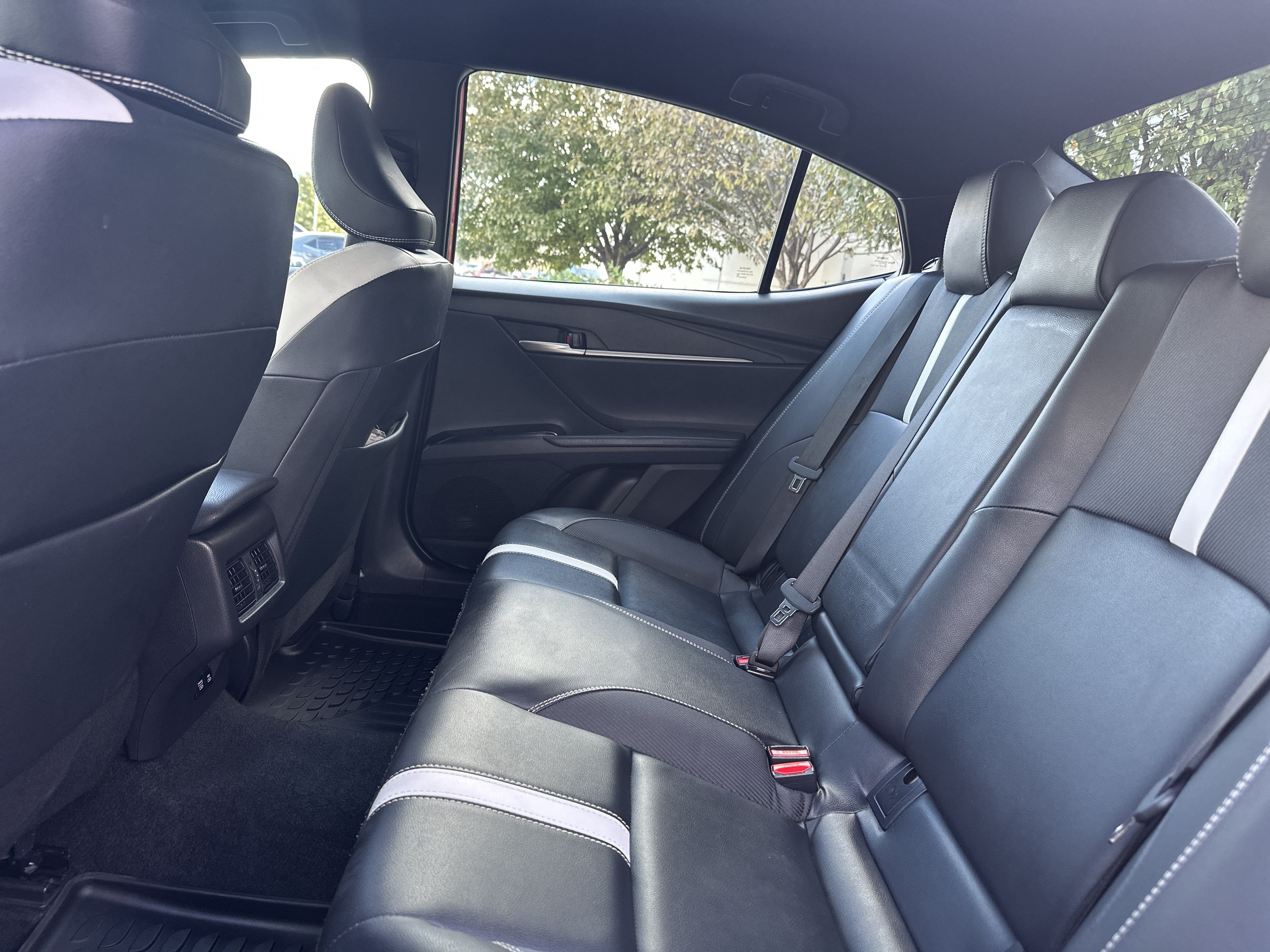 Used 2025 Toyota Camry SE FWD image 30
