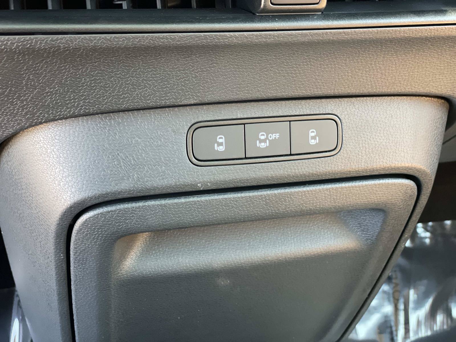 Certified 2025 Volkswagen ID. Buzz Pro S Plus AWD/4WD image 17