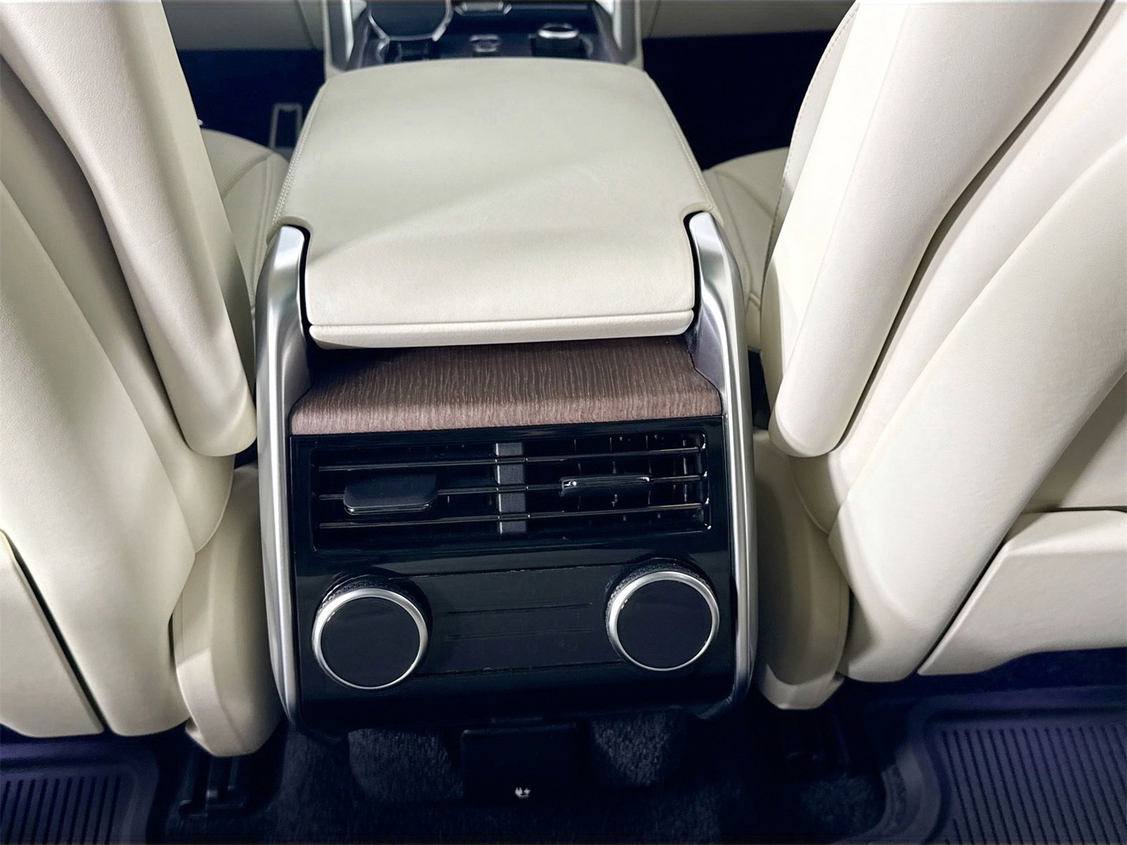 Used 2023 Land Rover Range Rover SE image 25