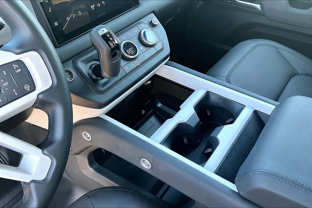 Used 2025 Land Rover Defender 110 S image 14