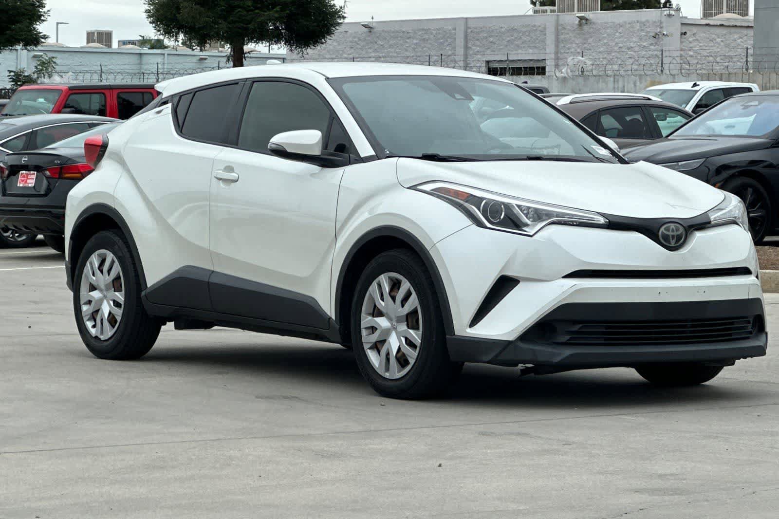 Used 2019 Toyota C-HR LE FWD image 10