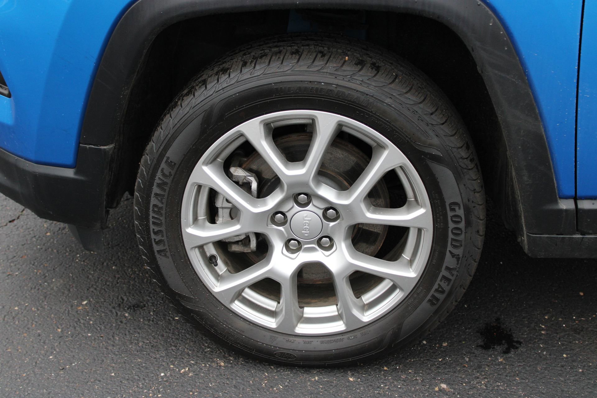 Used 2023 Jeep Compass Latitude image 11