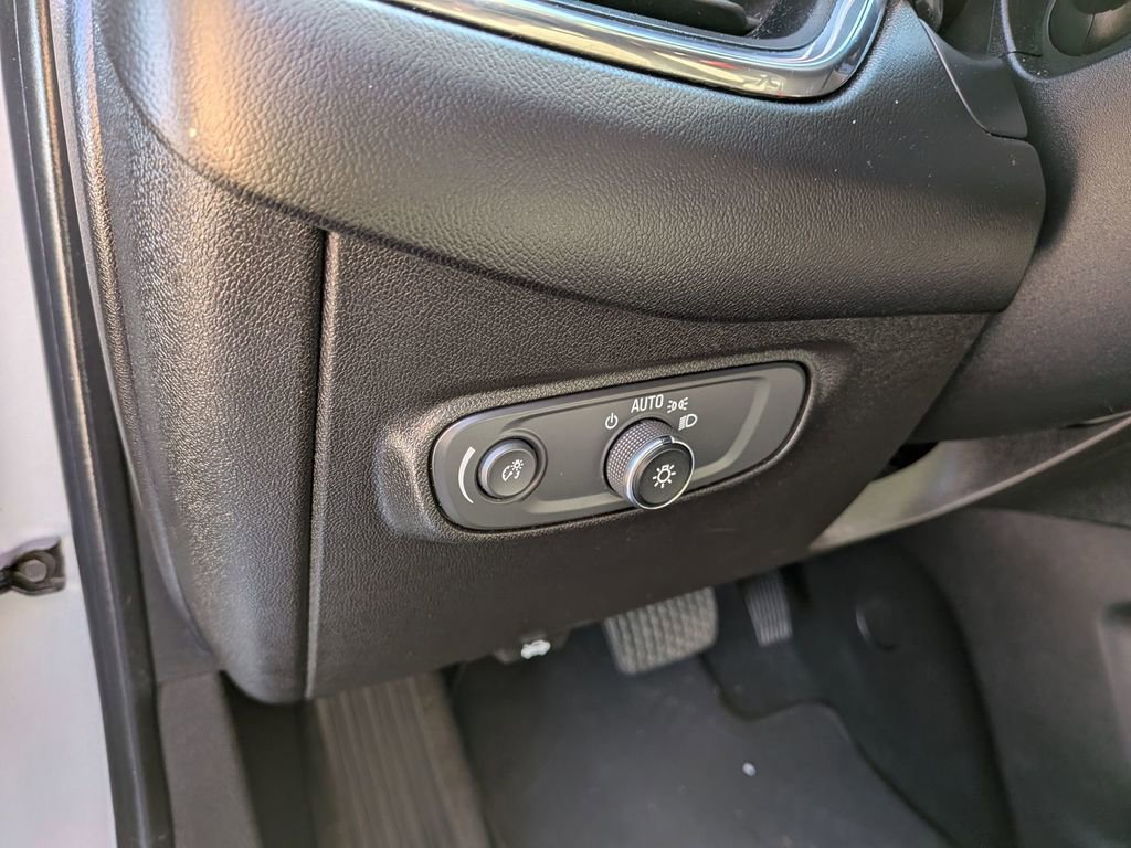 Used 2020 Chevrolet Equinox LT image 15