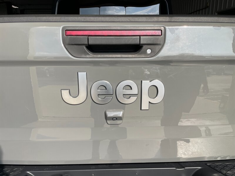 Used 2020 Jeep Gladiator Overland AWD/4WD image 34