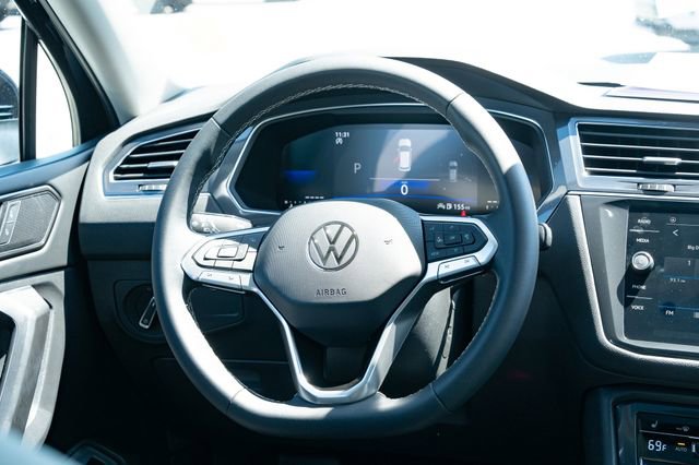 Certified 2023 Volkswagen Tiguan SE FWD image 32