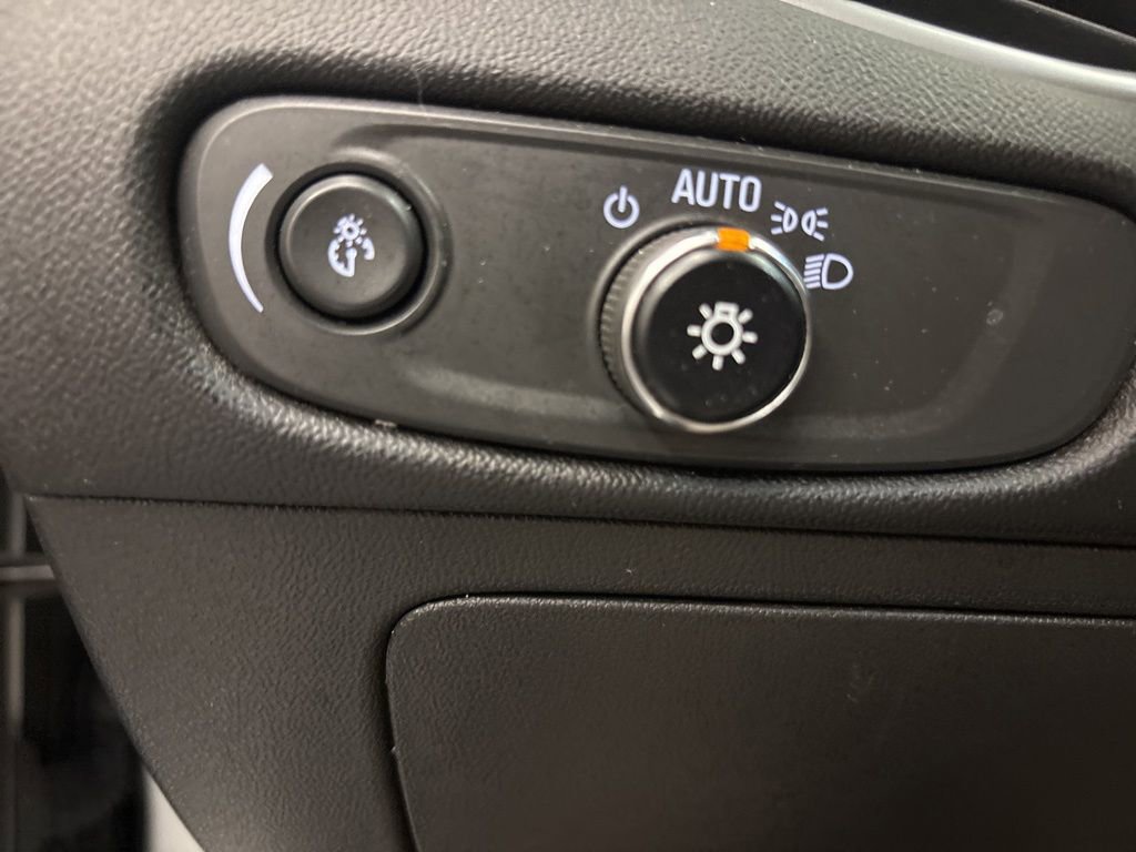 Used 2022 Chevrolet Malibu LS FWD image 17