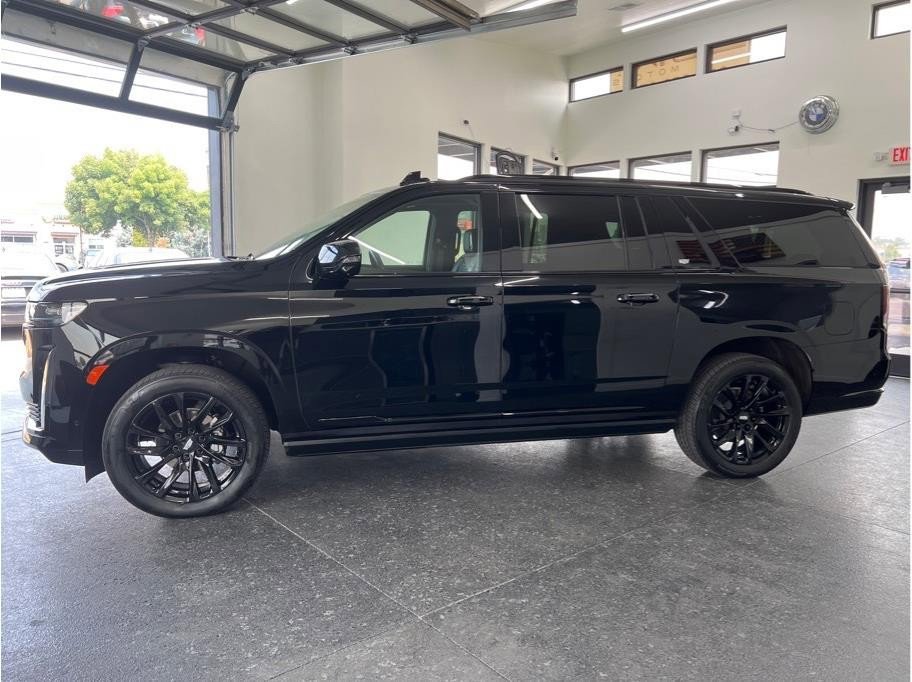 Used 2023 Cadillac Escalade ESV Sport Platinum w/ LPO, ONYX Package image 3