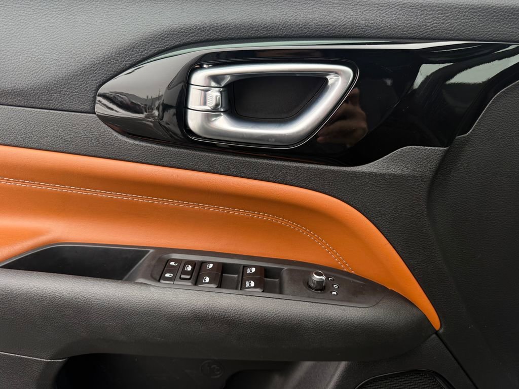 Used 2024 Jeep Compass Limited image 22