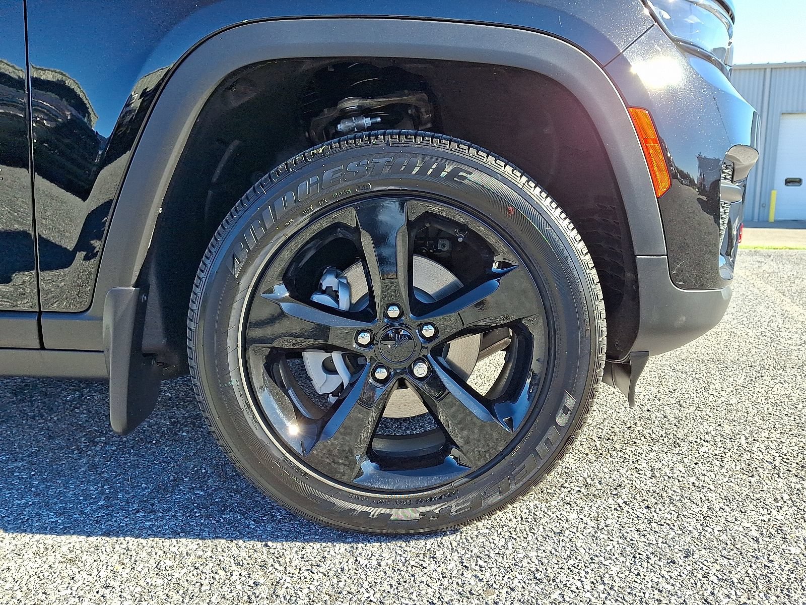 New 2025 Jeep Grand Cherokee Altitude AWD/4WD image 5