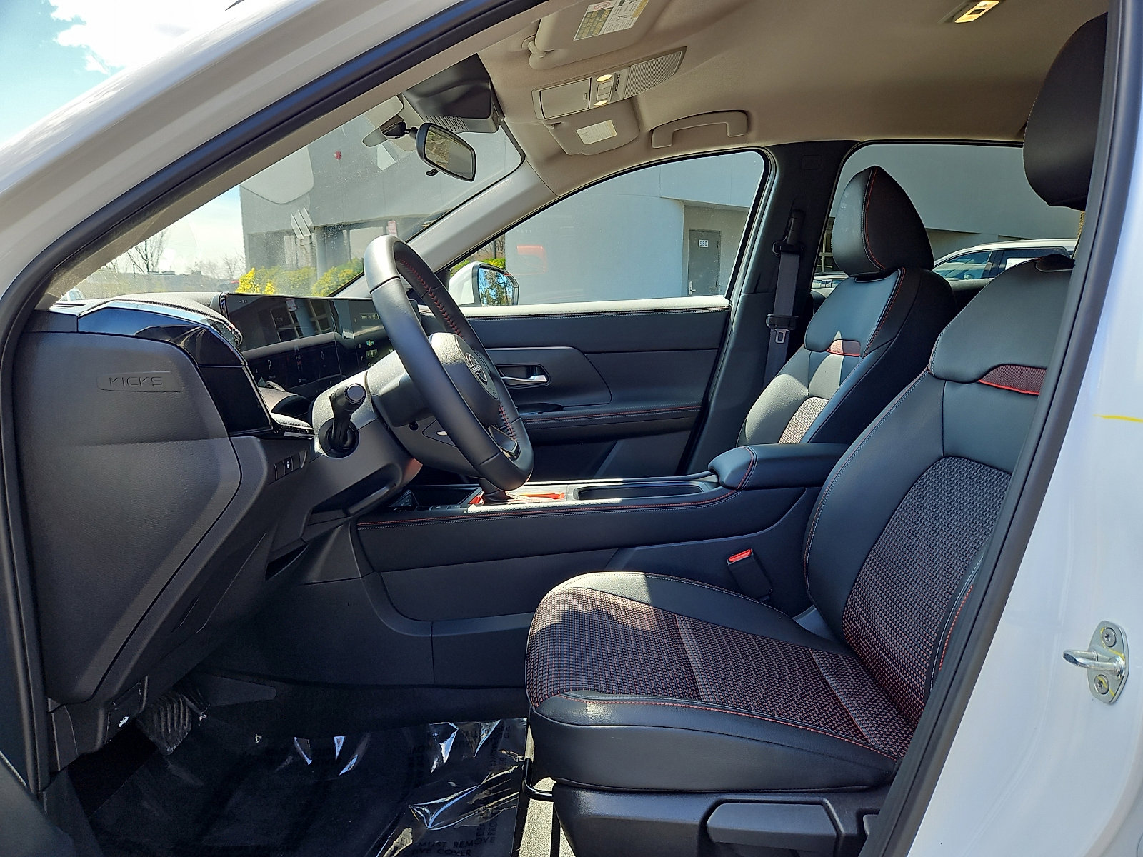 Certified 2025 Nissan Kicks SR image 13