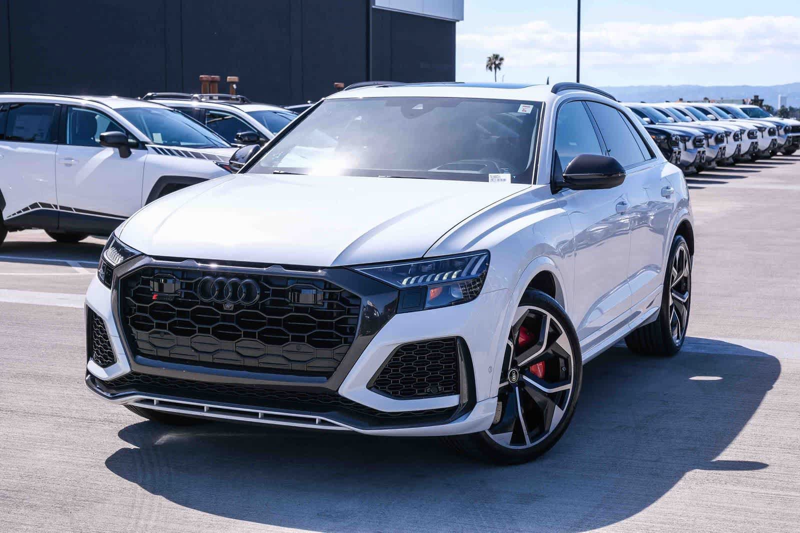 Used 2022 Audi RS Q8 w/ Carbon Optic Package AWD/4WD image 1