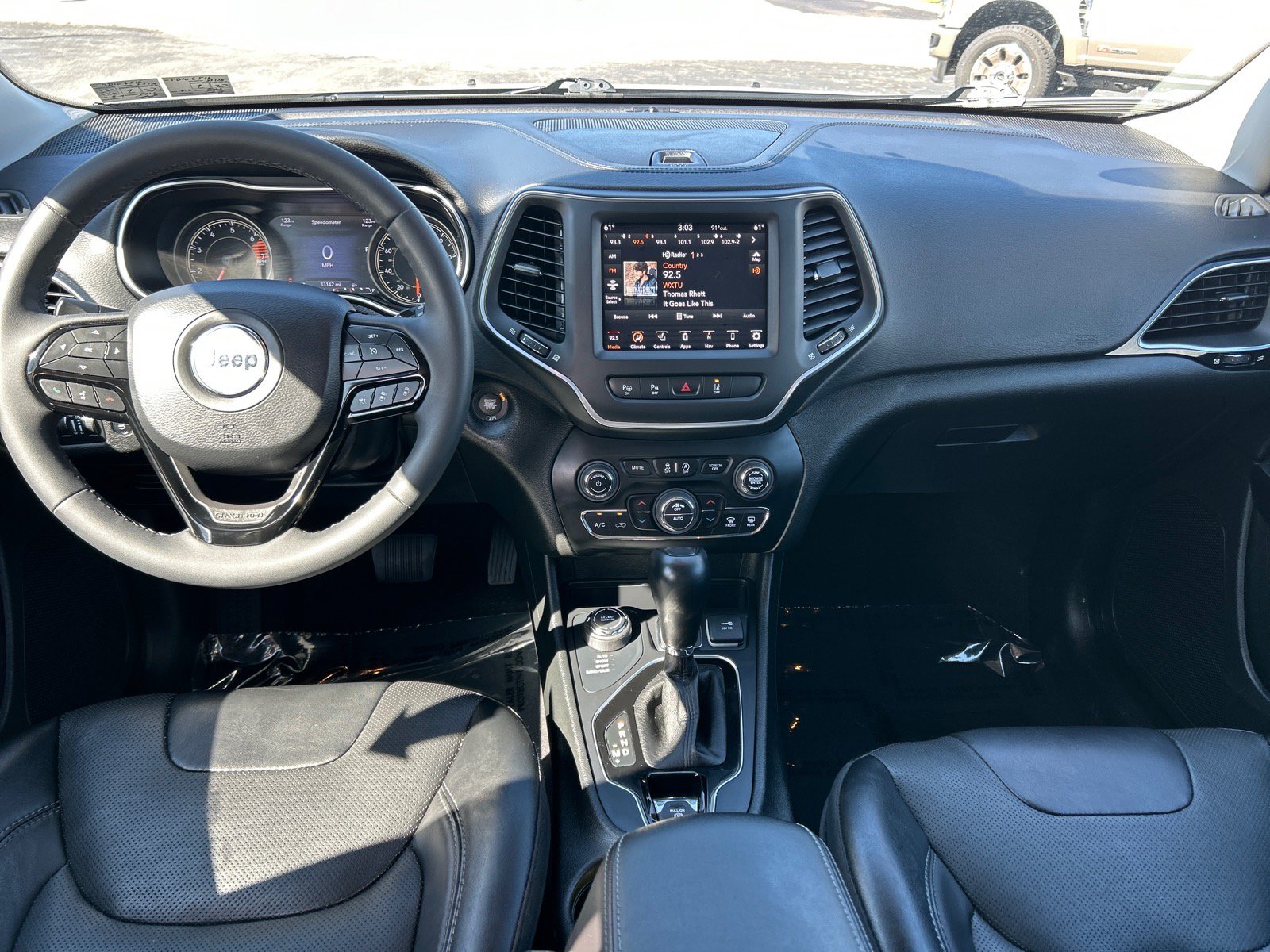Used 2023 Jeep Cherokee Altitude Lux w/ Mopar Interior Package AWD/4WD image 6