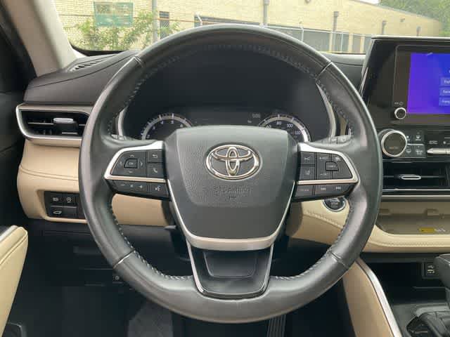 Used 2023 Toyota Highlander XLE FWD image 20