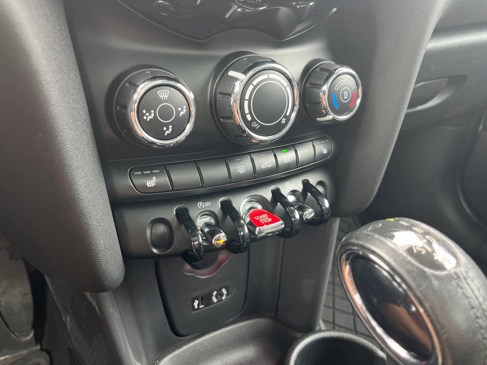 Used 2016 MINI Cooper 4-Door Hardtop FWD image 23