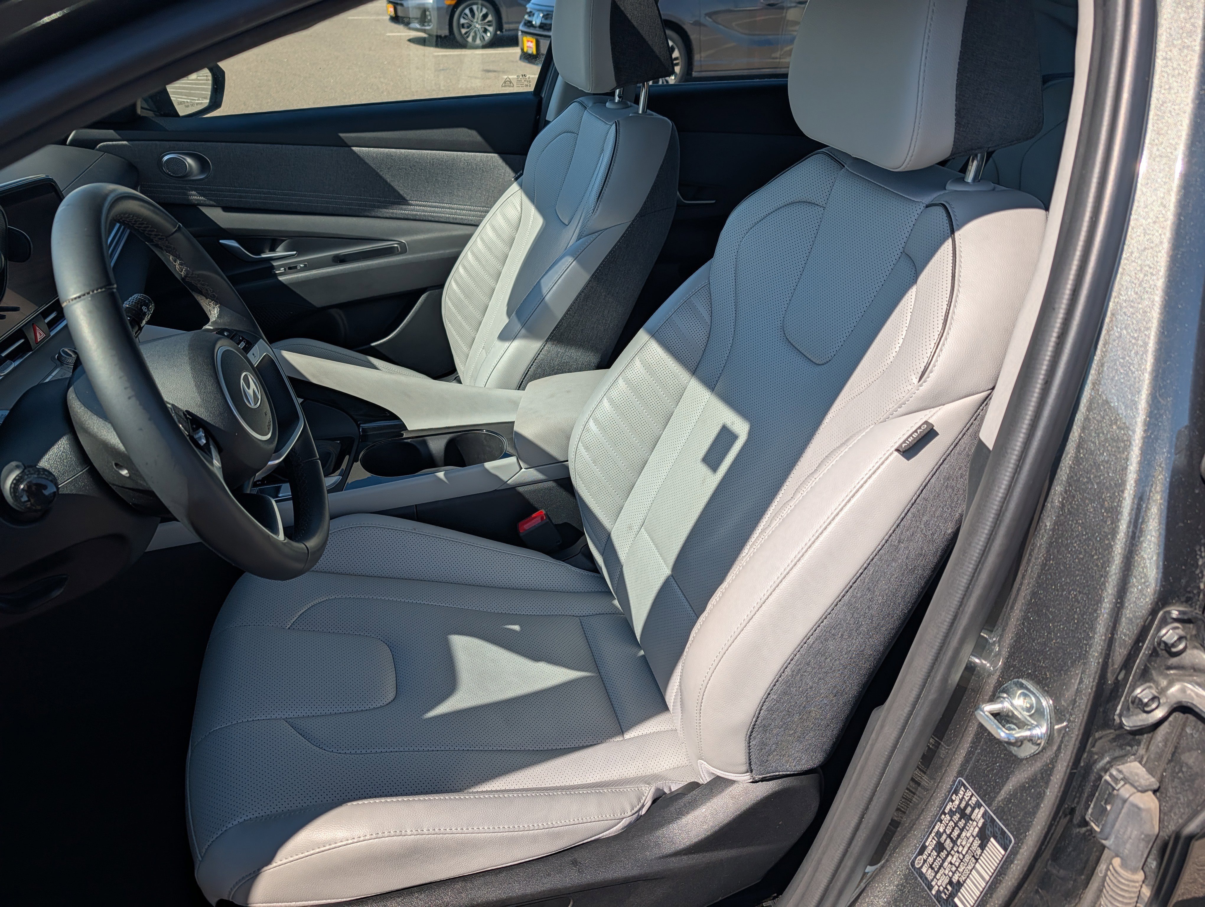 Used 2024 Hyundai Elantra Limited image 19