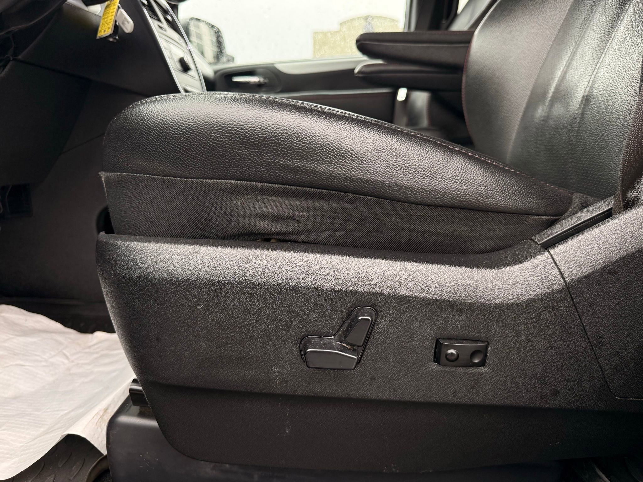 Used 2018 Dodge Grand Caravan GT image 35