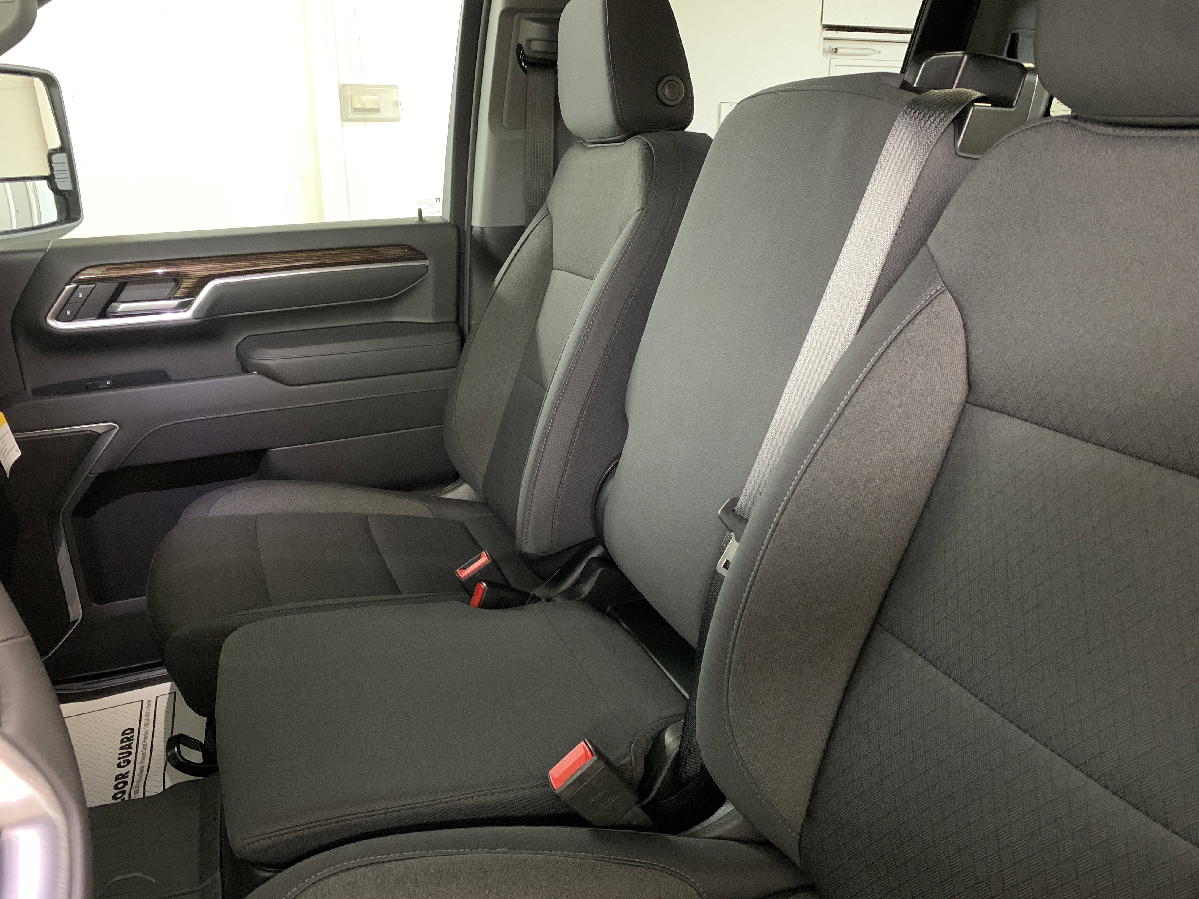 New 2026 GMC Sierra 2500 SLE image 32