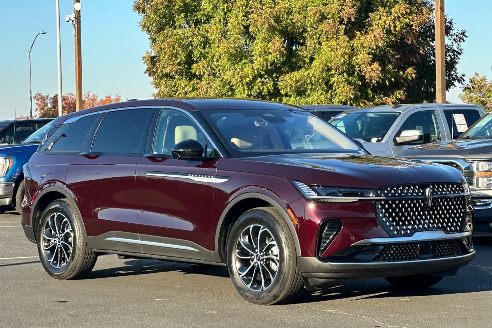 Used 2025 Lincoln Nautilus Premier image 9