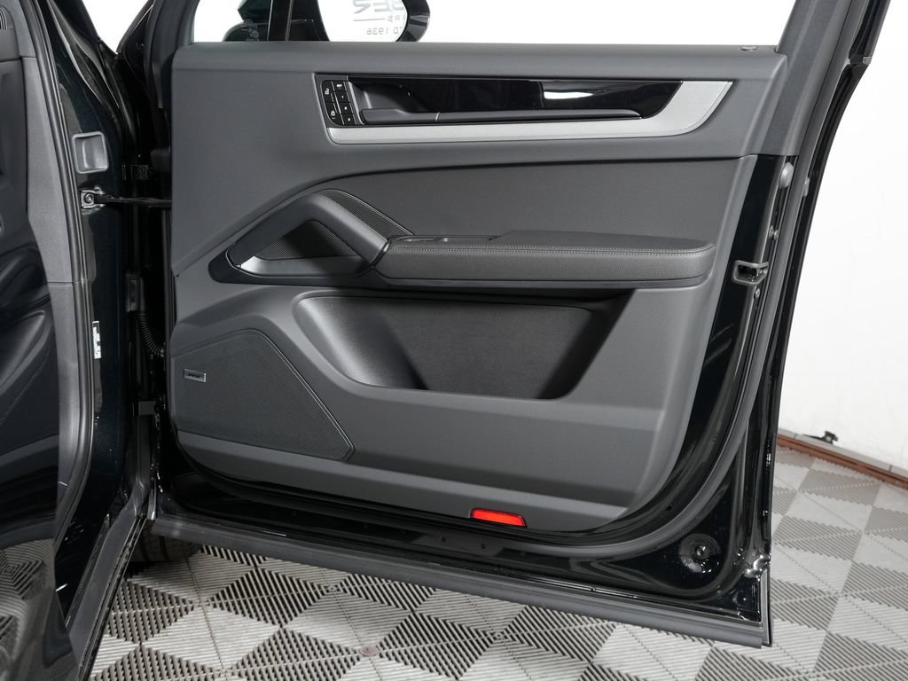New 2026 Porsche Cayenne AWD/4WD image 37