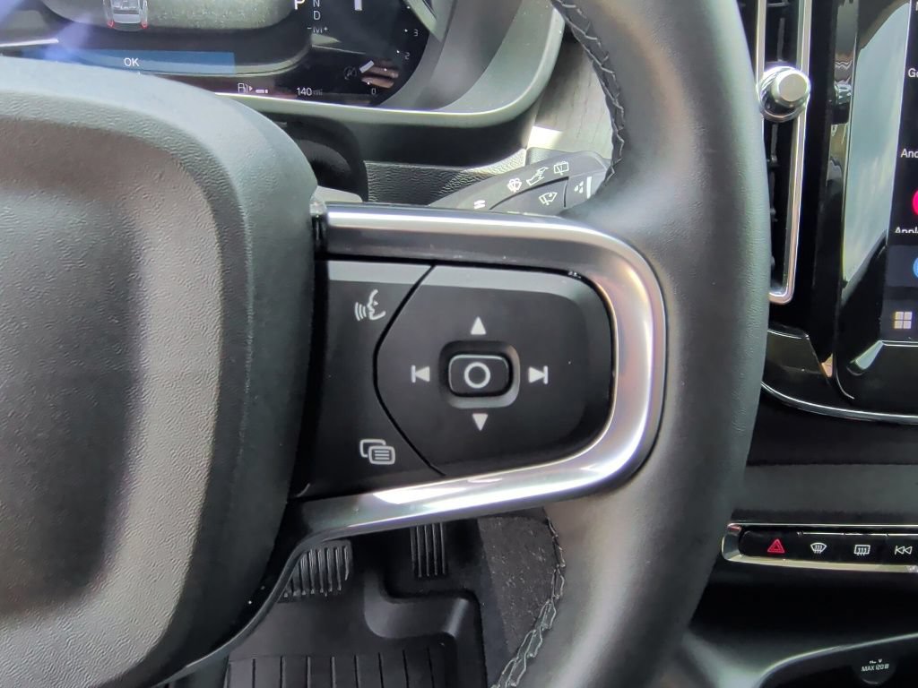 Used 2025 Volvo XC40 B5 Plus AWD/4WD image 19