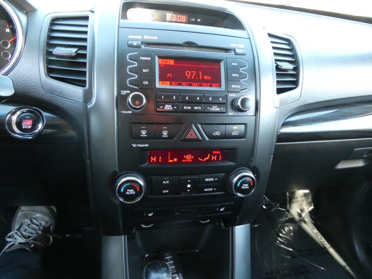 Used 2011 Kia Sorento EX w/ Premium Pkg image 17