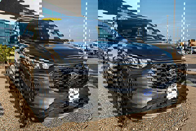 Used 2025 Ford Escape ST-Line w/ Cold Weather Package image 7