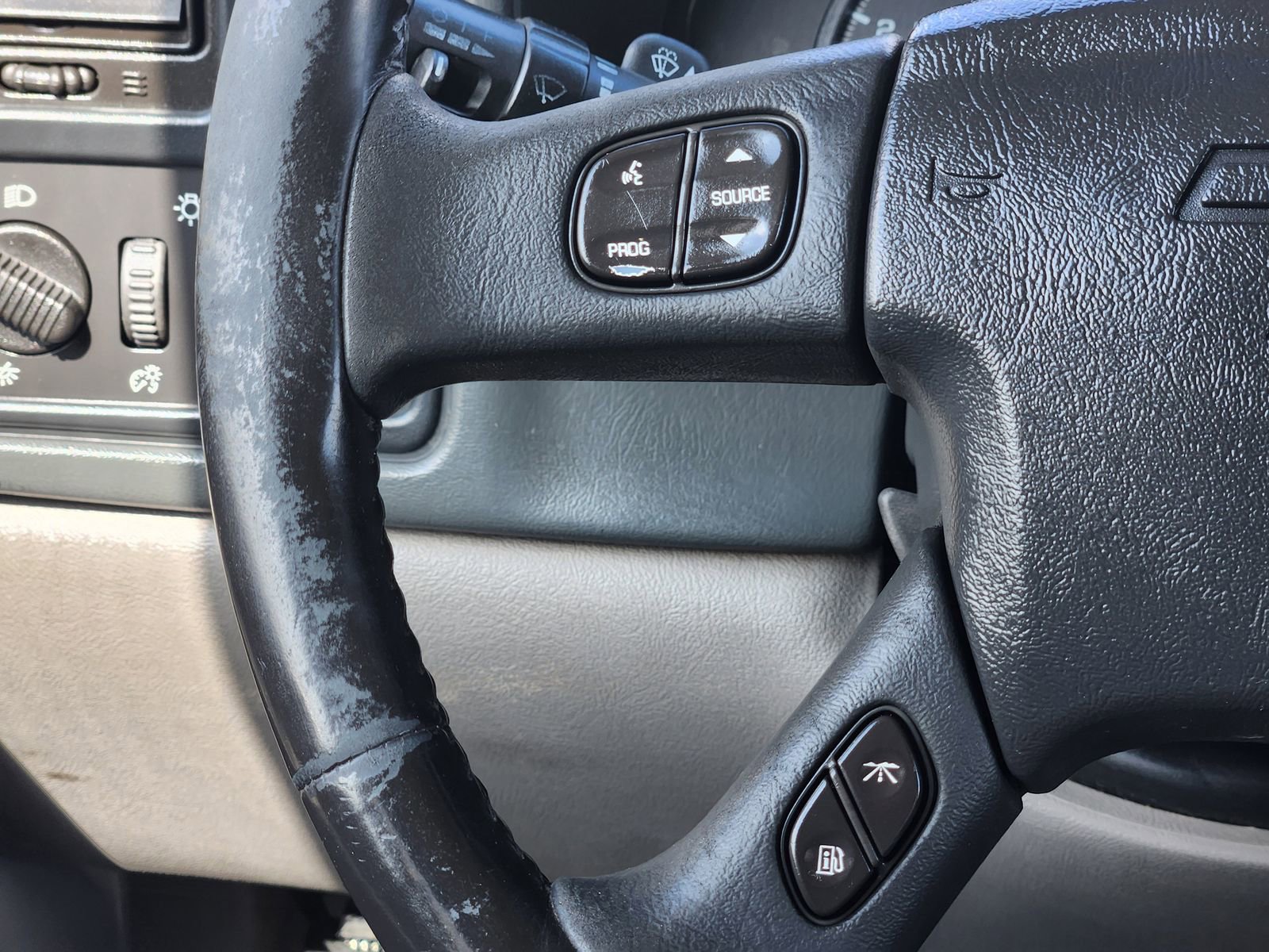 Used 2005 Chevrolet Avalanche LT w/ Preferred Equipment Group AWD/4WD image 31