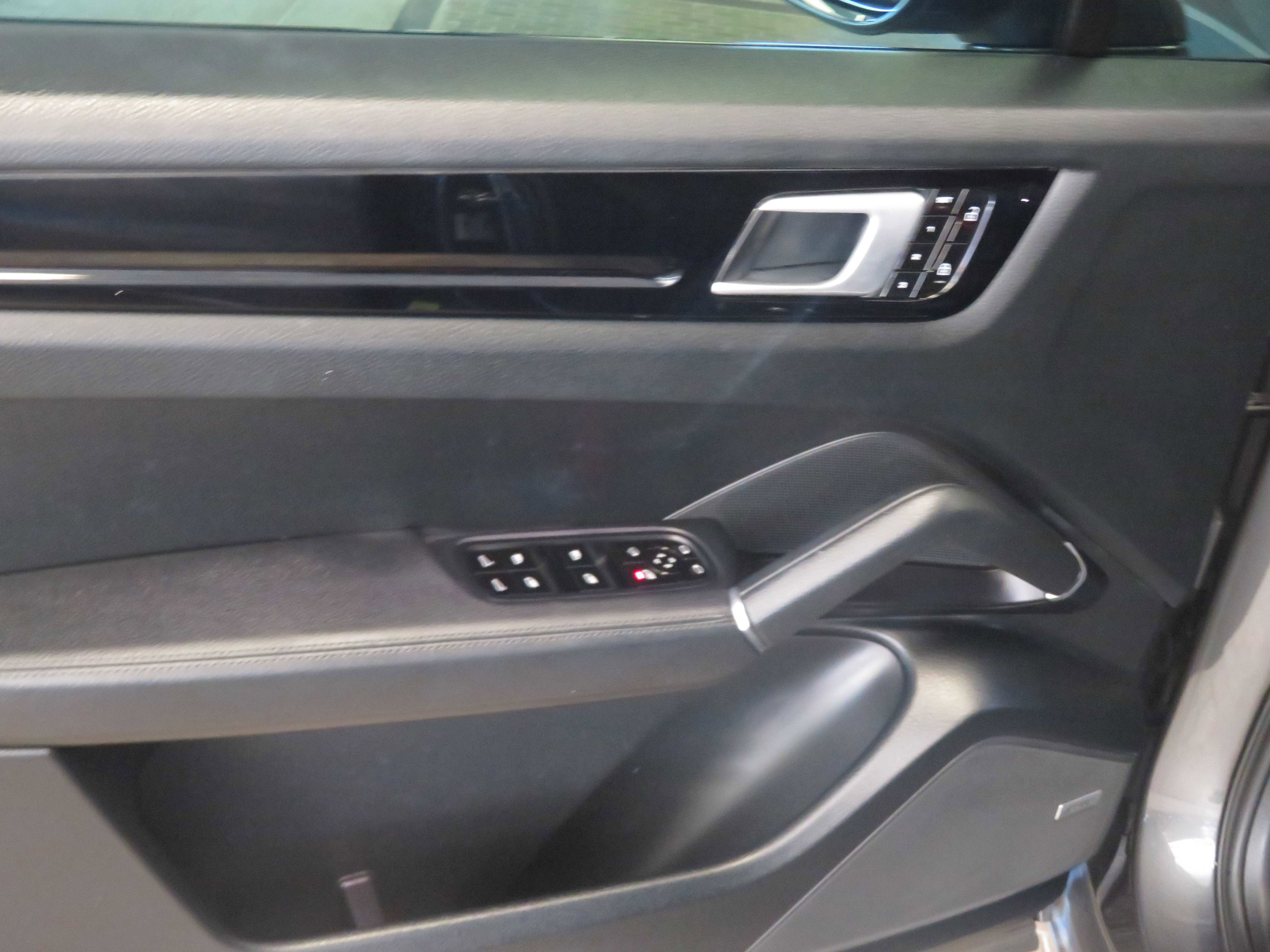 Used 2020 Porsche Cayenne S image 14
