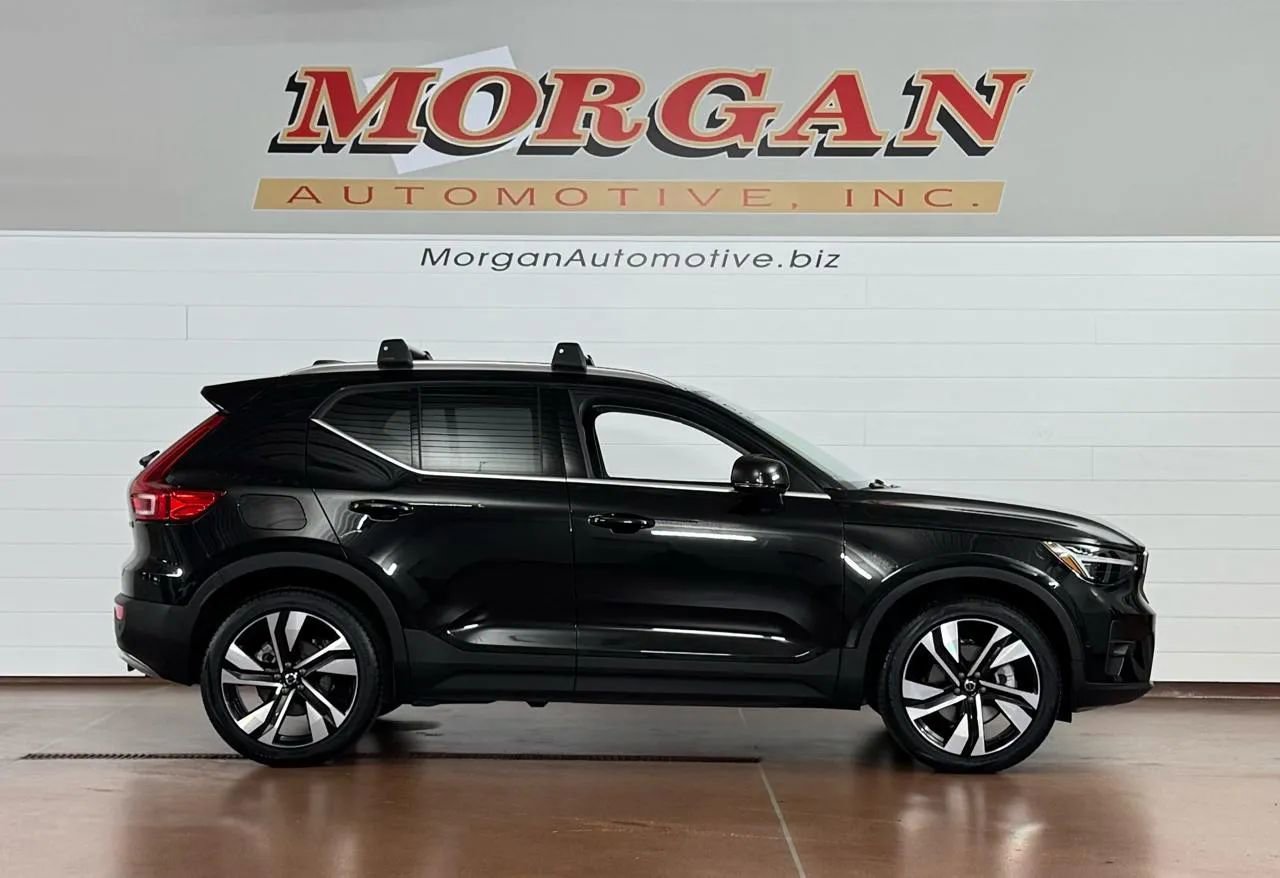 Used 2024 Volvo XC40 B5 Ultimate w/ Climate Package AWD/4WD image 2