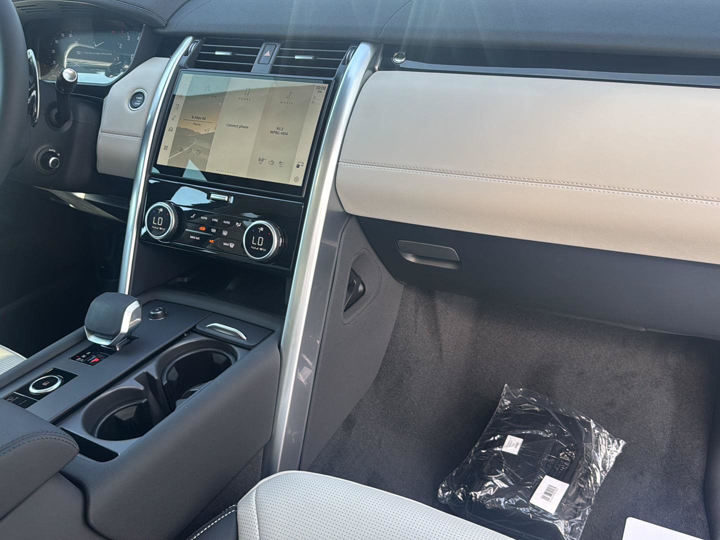 New 2026 Land Rover Discovery S AWD/4WD image 14