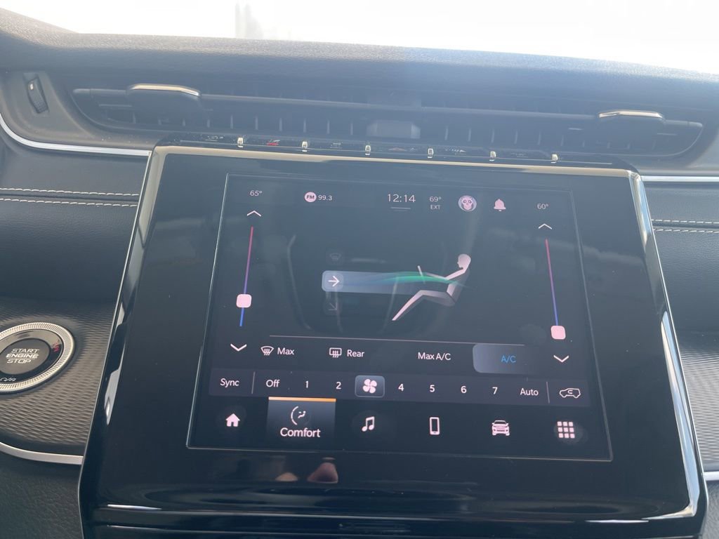 Used 2023 Jeep Grand Cherokee Laredo image 16