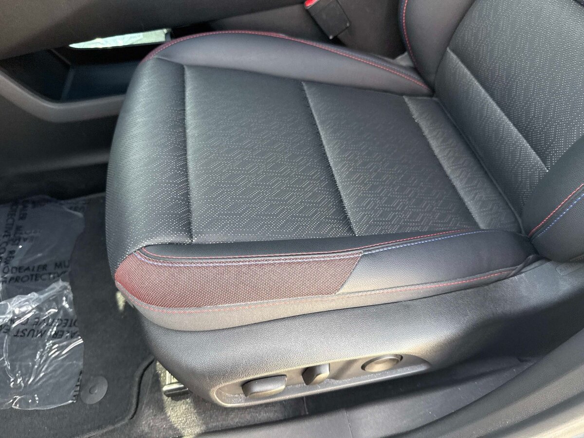 Used 2025 Chevrolet Equinox RS FWD image 20