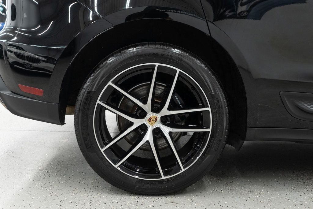 Used 2023 Porsche Macan AWD/4WD image 32